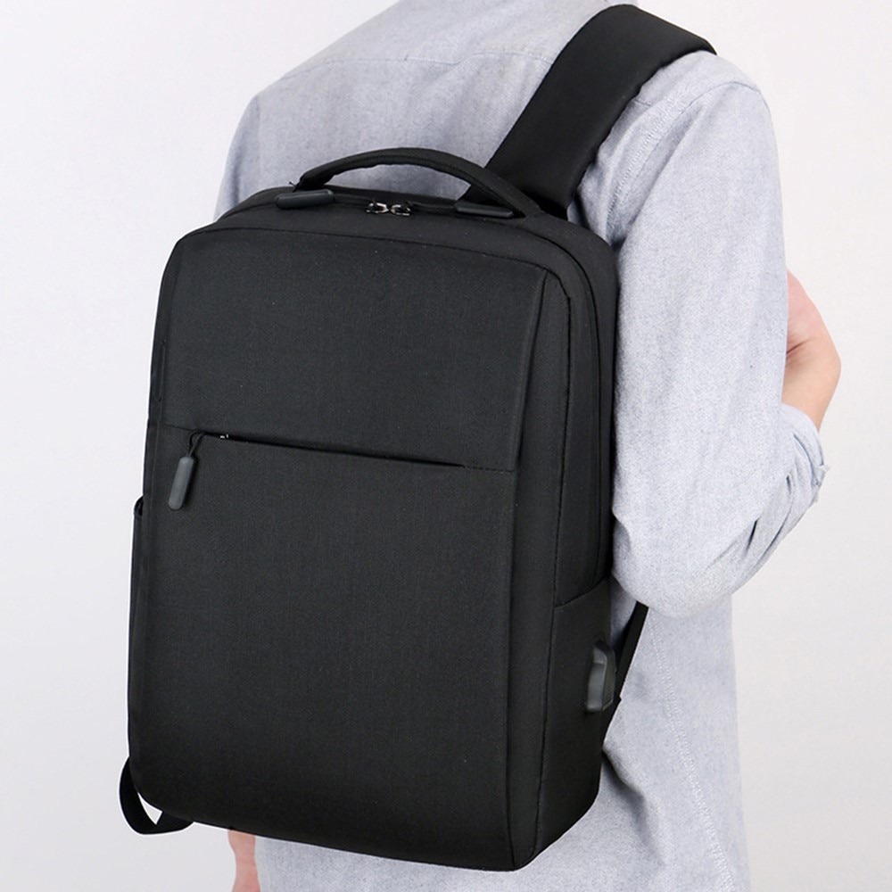 Mochila de nylon resistente al agua para laptops de hasta 16 pulgadas, negro