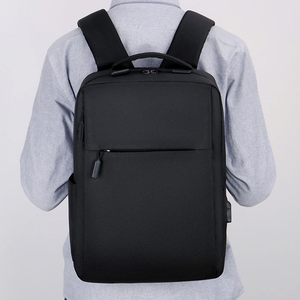 Mochila de nylon resistente al agua para laptops de hasta 16 pulgadas, negro