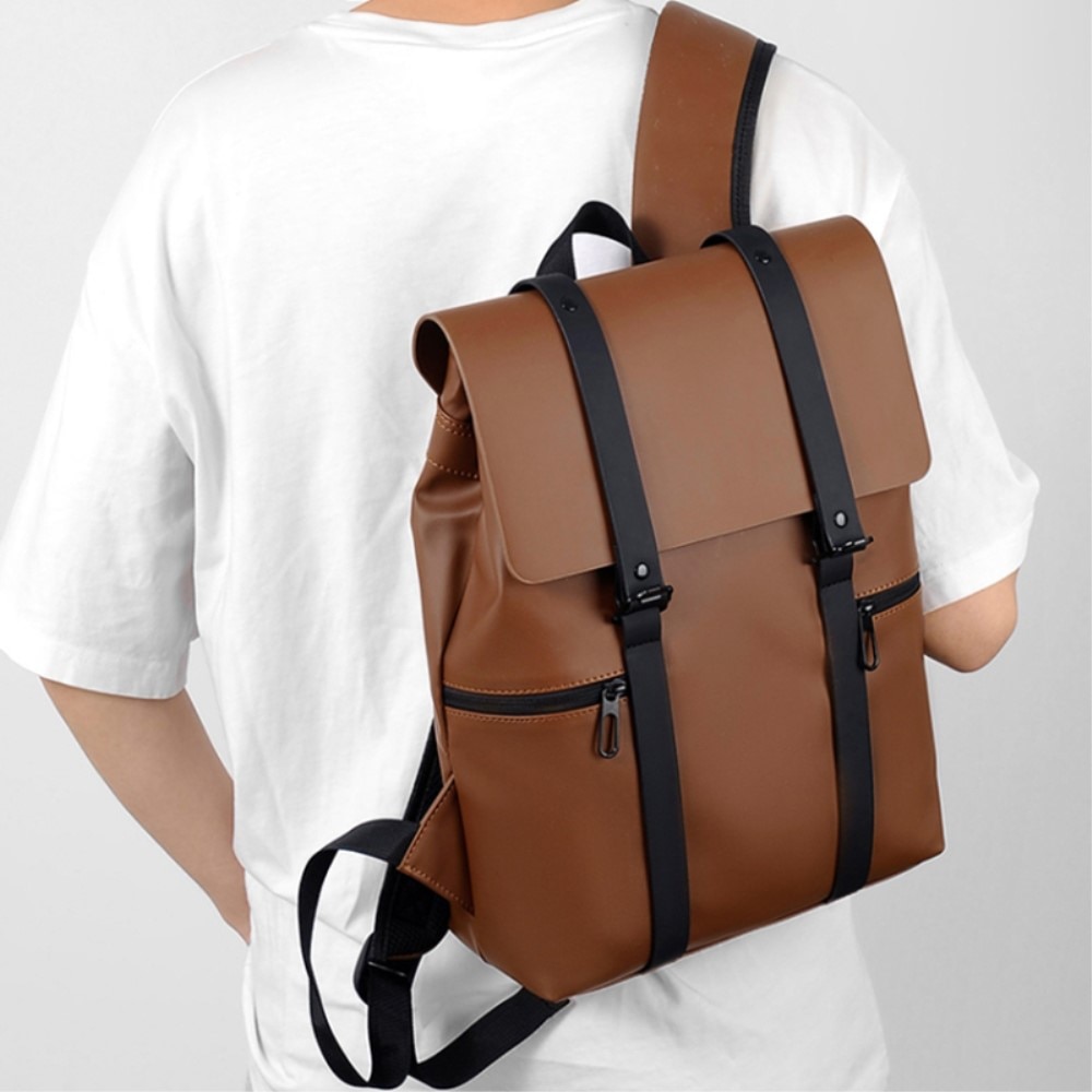 Mochila resistente al agua con hebillas dobles, marrón
